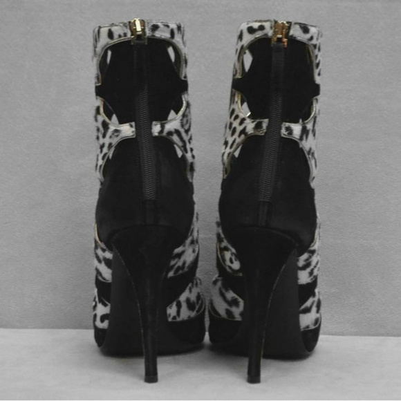 *SOLD* YVES SAINT LAURENT Booties - Picture 2 of 7